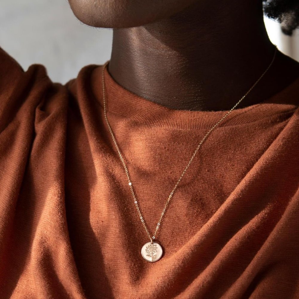 Sunflower Engraved Cute Floral Minimalist Necklace - Picture 4 of 16